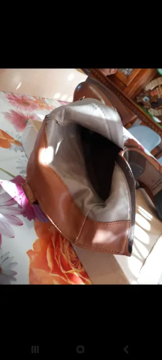 Stivaletti in pelle con tacco