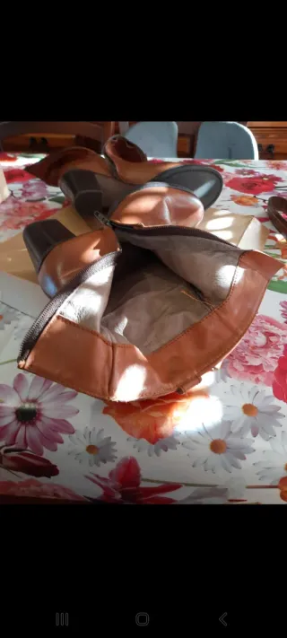 Stivaletti in pelle con tacco