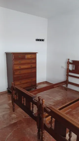 Cama individual de madera. Juego de 2 camas.