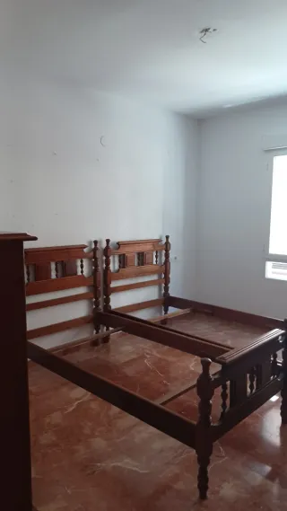 Cama individual de madera. Juego de 2 camas.