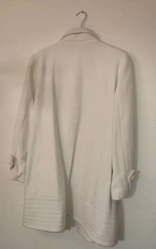 Chaqueta blanca Cortefiel nueva mujer.