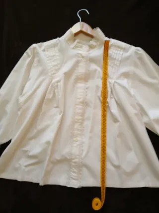 Camisa de traje de casera vasca, color blanco roto