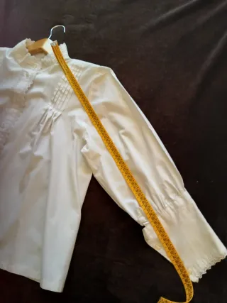 Camisa de traje de casera vasca, color blanco roto