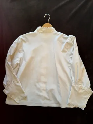 Camisa de traje de casera vasca, color blanco roto