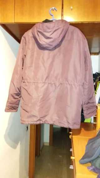 Parka marrón con capucha