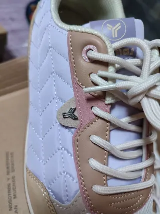 Zapatillas Yumas nuevas con etiqueta