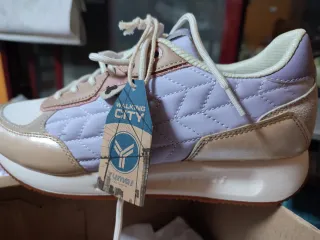 Zapatillas Yumas nuevas con etiqueta