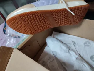 Zapatillas Yumas nuevas con etiqueta