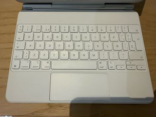 iPad Pro 11 4ª Gen (2022) + MAGIC KEYBOARD(REBAJA)