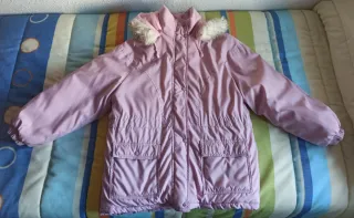 Parka niña rosa con capucha de pelo desmontable