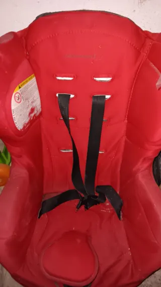 Silla de coche infantil roja