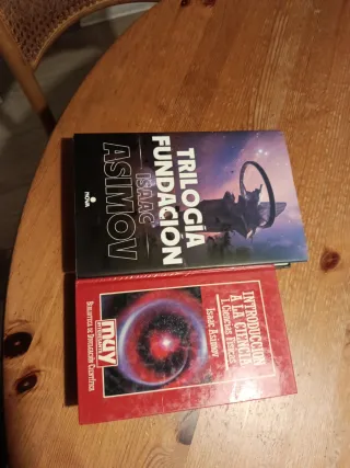 Trilogía Fundación edición ilustrada+libro regalo