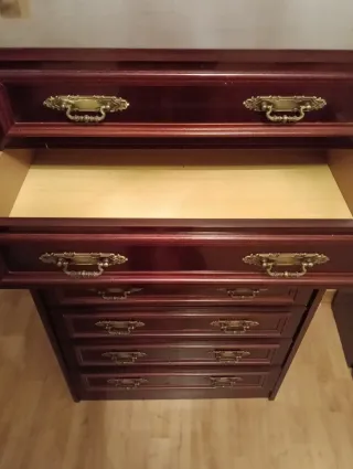 Cómoda antigua de madera