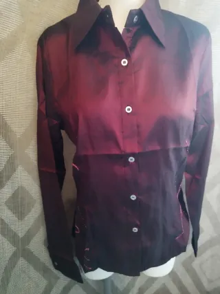 Camisa entallada rojo tornasol