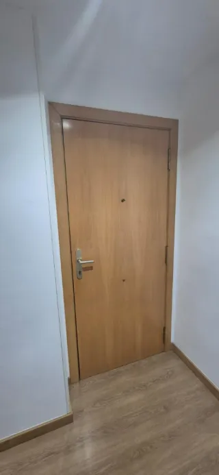 Puerta blindada con cerradura