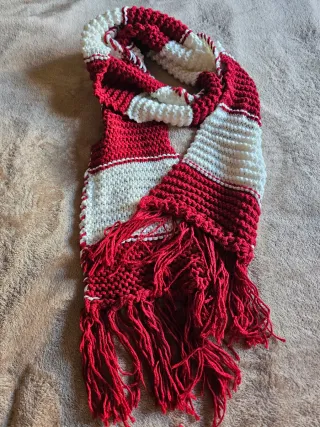 Bufanda larga rayas roja y blanca con flecos