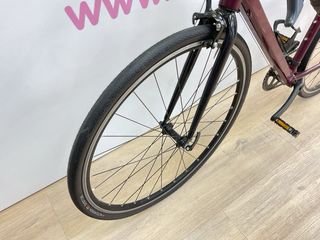 Bicicleta de carretera Decathlon color burdeos