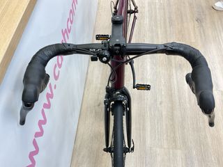 Bicicleta de carretera Decathlon color burdeos