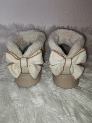 Zapatillas beige con lazo