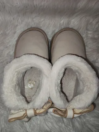 Zapatillas beige con lazo