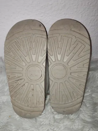 Zapatillas beige con lazo