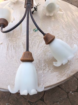 conjunto de lámparas de mesa y techo doradas