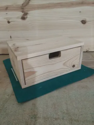 Mesitas flotantes artesanales reservadas