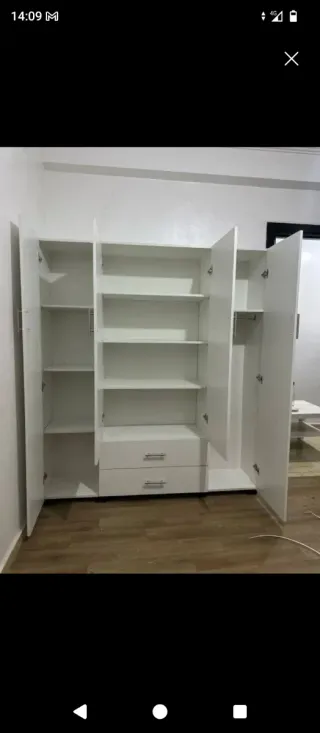 Armario blanco de madera