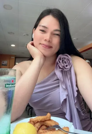 Nueva masajista profesional trans tailandesa