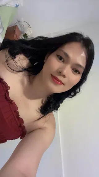 Nueva masajista profesional trans tailandesa