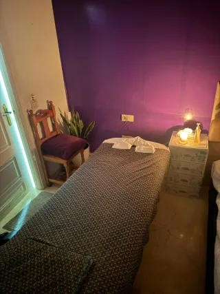 Nueva masajista profesional trans tailandesa