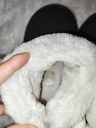 Botines negros con detalle blanco