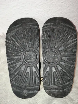 Botines negros con detalle blanco