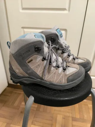 Botas de montaña marca Tecnica, Decathlon