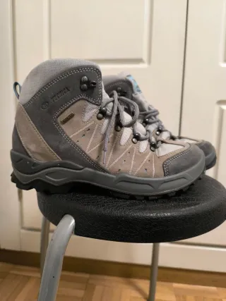 Botas de montaña marca Tecnica, Decathlon