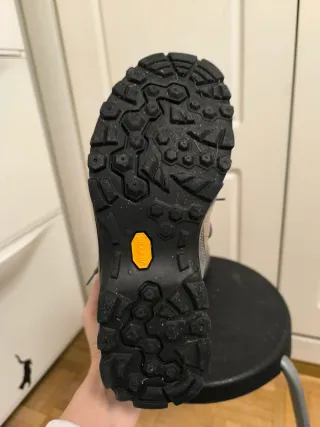 Botas de montaña marca Tecnica, Decathlon