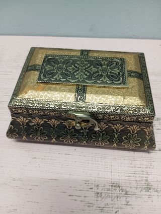 Caja de joyería antigua metal decorada
