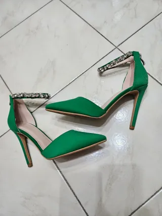 Tacchi raso verdi con strass