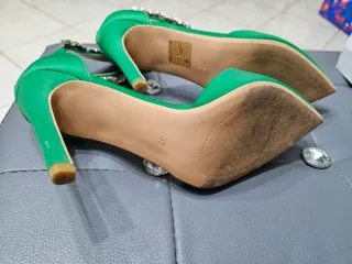 Tacchi raso verdi con strass