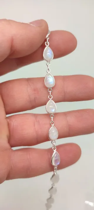 Pulsera de plata y piedra Luna.