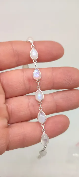 Pulsera de plata y piedra Luna.