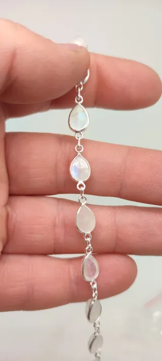 Pulsera de plata y piedra Luna.