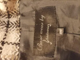 Elegante abrigo cuadros blanco y negro