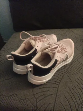 2 pares Zapatillas Nike y Salomon