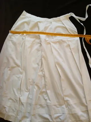 Falda interior blanco del traje de casera vasca