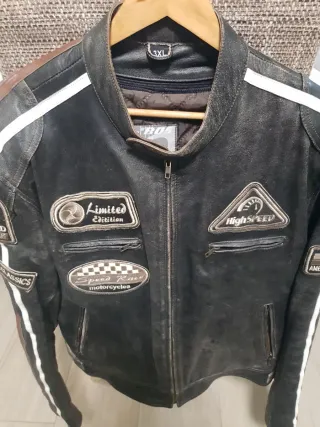 Chaqueta de Moto Negra con Parches cueroenvejecido