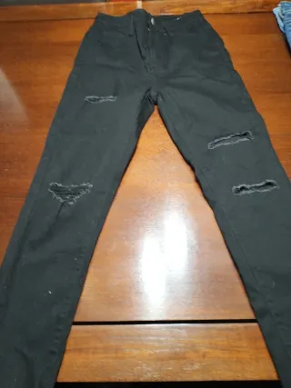 Pantalones pitillo chica talla XS rotos
