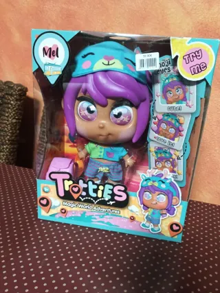 Muñeca Trotties Mel Magic World Adventures