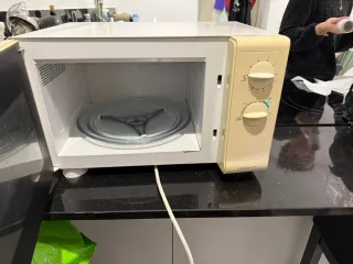 Microondas Moulinex 800W