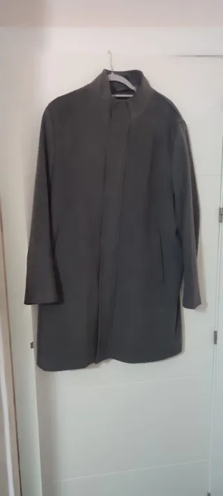 Abrigo Álvaro Moreno gris sin estrenar